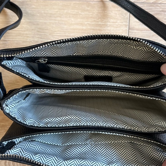 SIMONS Elegant Black Faux Leather Crossbody Bag - Picture 2 of 10